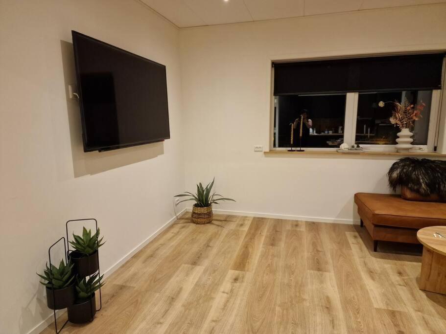 New Flat With Hot Tub - No3 Lägenhet Oyndarfjordur Exteriör bild