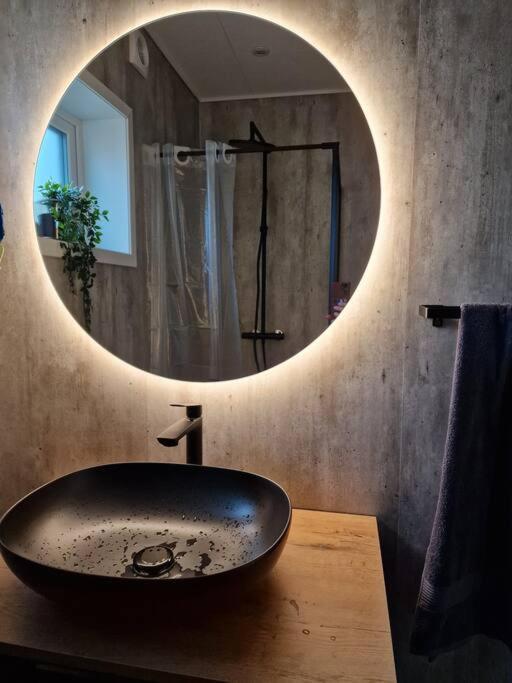 New Flat With Hot Tub - No3 Lägenhet Oyndarfjordur Exteriör bild